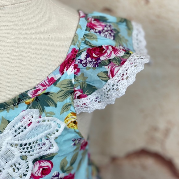 HP-NWT Tip Toeing Roses Crochet Hem Dress - Picture 7 of 12